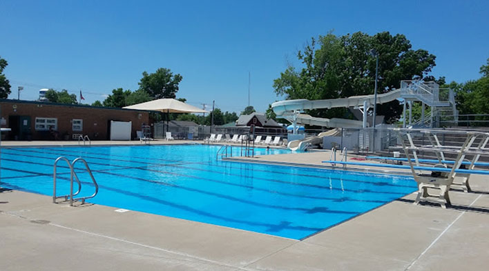 Marion IL parks Option: Aquatic Center Pool, diving board, and slide