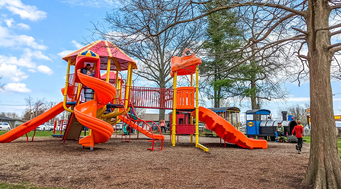 Ray Fosse Park Play set with children playing
